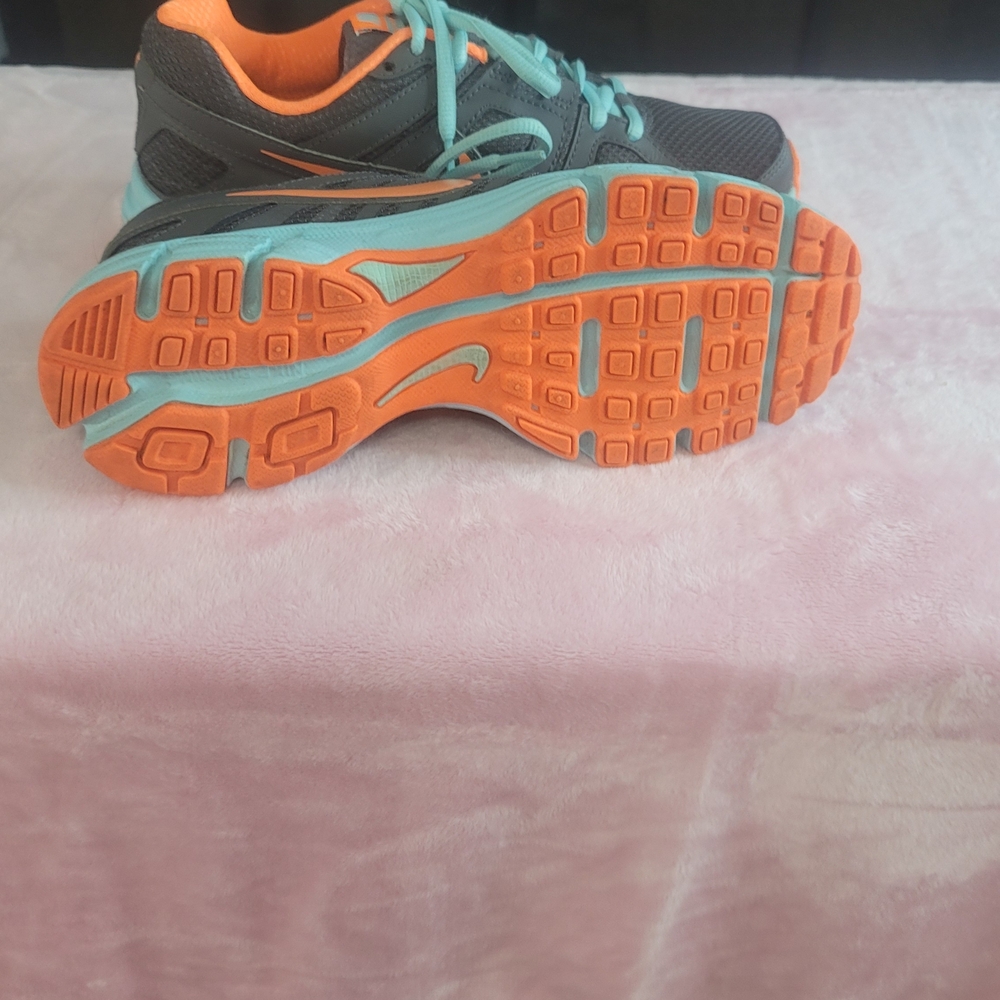 Nike Kids' Gray and Orange Sneakers - Picture 3 of 8